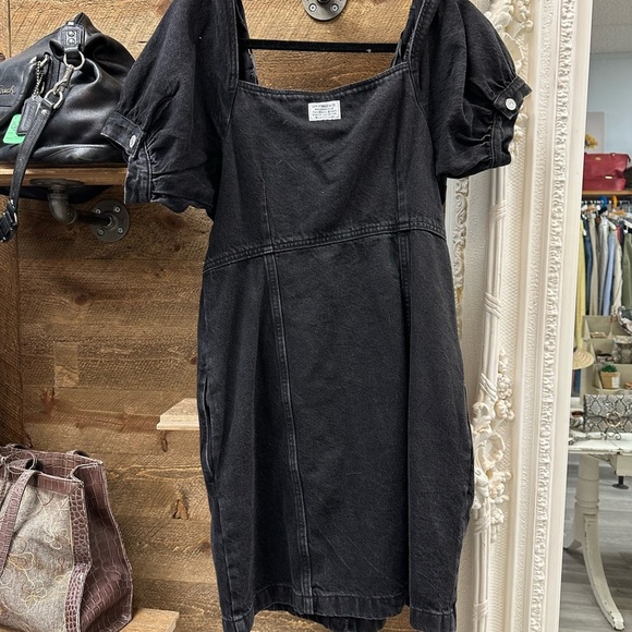 Levi’s Black Denim Puff Sleeve Button-Front Dress (Size M) NEW WITH TAGS - Picture 6 of 11